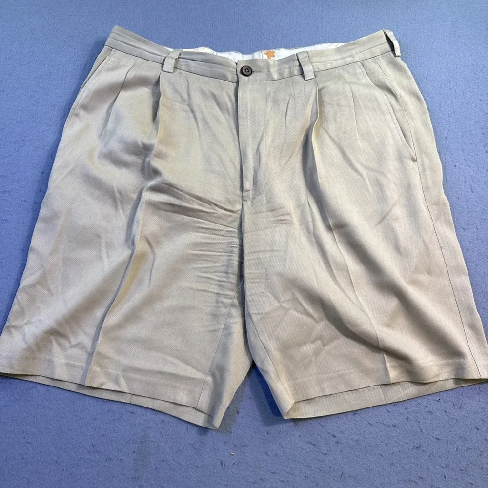 Tommy Bahama Mens 34x10 Silk Blend Shorts Beige STRIPE Flat Front Casual Luxe